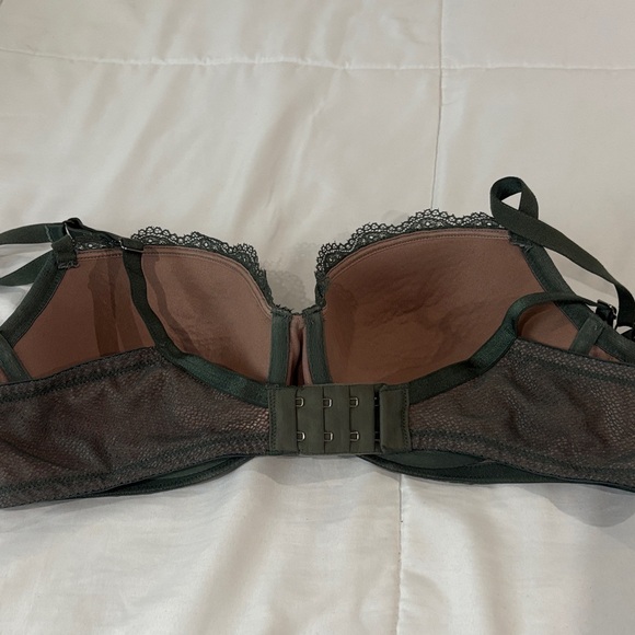 Victoria's Secret Black Lace Bra with Taupe Underlay - Picture 3 of 6